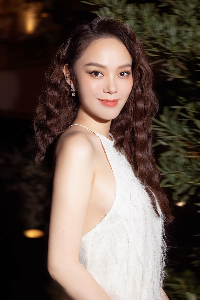Minh Hằng bùng nổ visual khi xuất hiện tại 1 sự kiện.