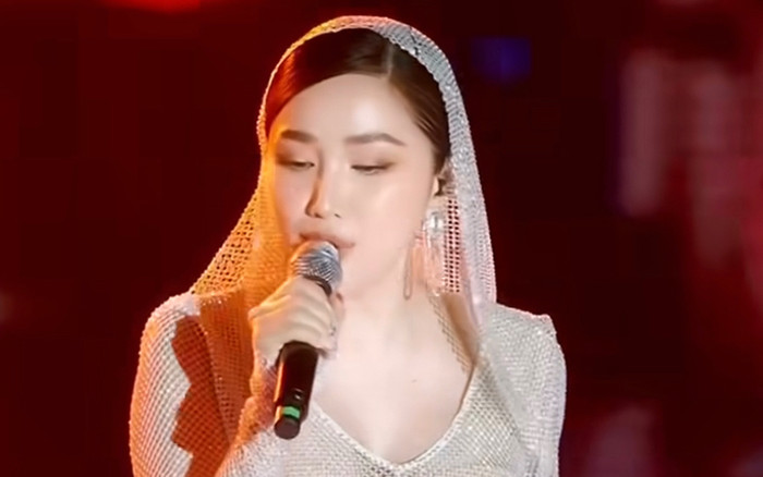 Bảo Thy nói gì khi bị nghi diện trang phục 'lộ nội y' trên sân khấu? Ảnh 2