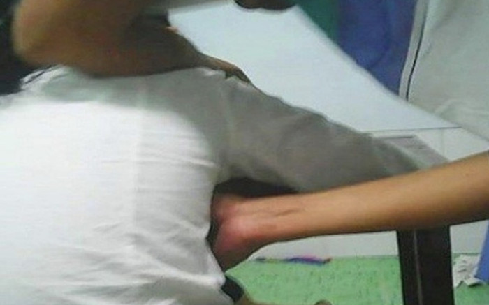 Nhắn nữ sinh qua nhà riêng lấy đề thi, thầy giáo bị tố có hành vi không thể chấp nhận được Ảnh 2