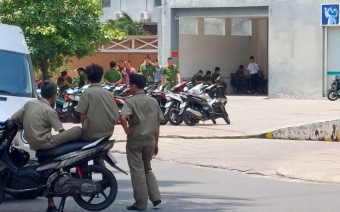 Hàng trăm cảnh sát ập vào phong tỏa, kiểm tra một công ty mua bán nợ tại TP HCM Ảnh 2