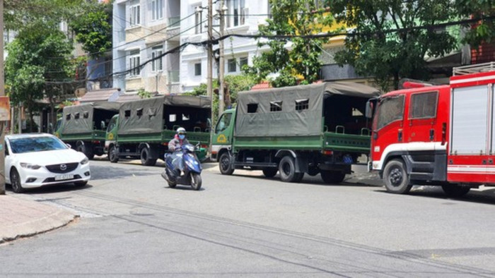 Công an, CSCĐ được huy động đến hiện trường. (Ảnh: Vietnamnet).