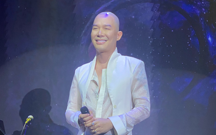 Nathan Lee chính thức xuống tóc, có vệ sĩ vây quanh khi đi hát Ảnh 2