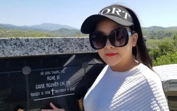 Xúc động khoảnh khắc ca sĩ Như Quỳnh đến thăm mộ cố nghệ sĩ Chí Tài Ảnh 2