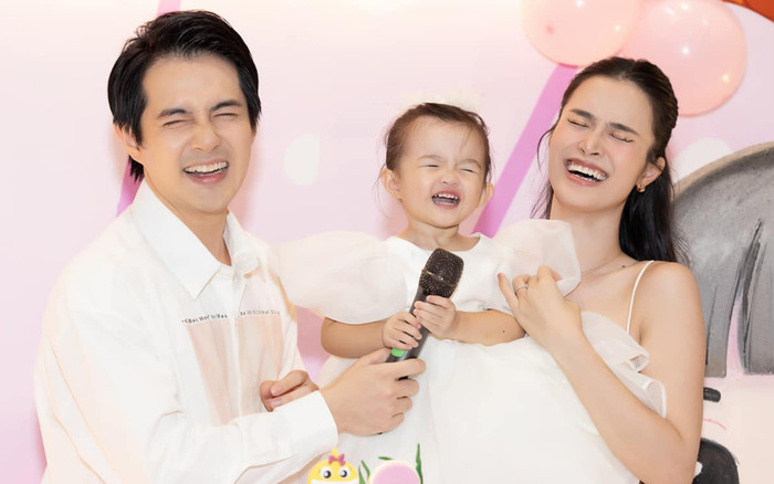 Bé Winnie hát liên khúc nhạc thiếu nhi, có luôn khán giả cổ vũ: 'Đúng là con nhà tông có khác' Ảnh 2