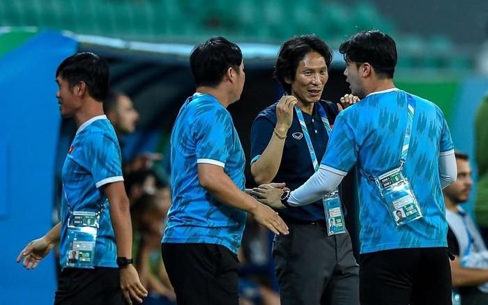 HLV Troussier bị chê kém tài HLV Gong Oh Kyun: 'Xem đội U23 đá chán quá, thua xa năm ngoái' Ảnh 2