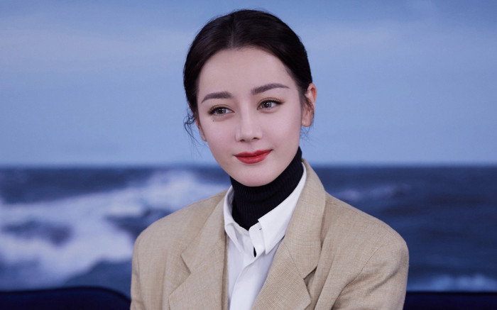 Netizen lo lắng cho tình trạng hiện tại của Địch Lệ Nhiệt Ba vì liên tục gặp tin dữ Ảnh 2