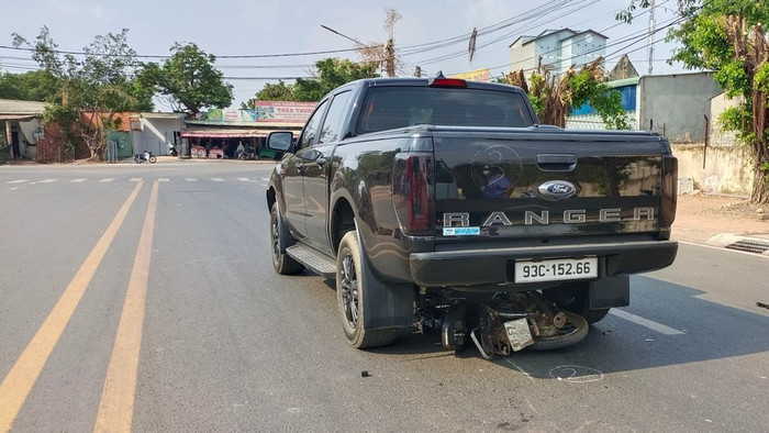 Hiện trường vụ tai nạn khiến nạn nhân 17 tuổi tử vong. Ảnh: PLO