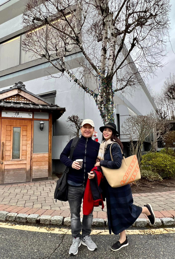 NSUT Chí Trung và bạn gái đang tận hưởng những giây phút lãng mạn bên nhau, thường xuyên hẹn hò lãng mạn, đi du lịch cùng nhau. 