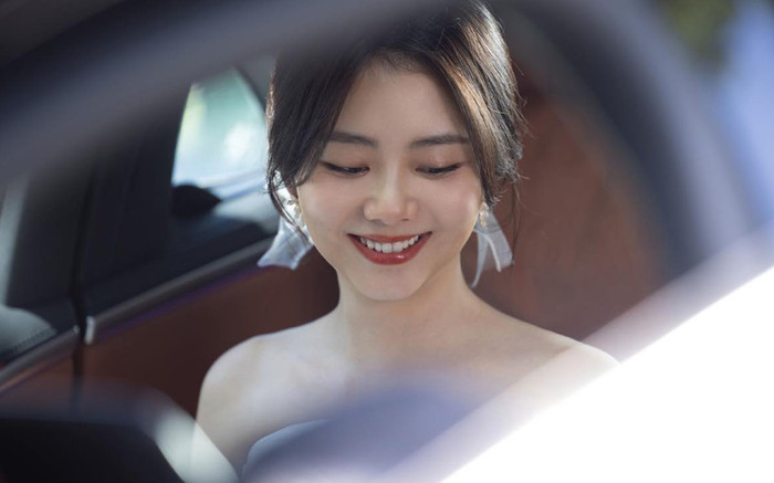 Không còn là tin đồn, Đàm Tùng Vận chính thức trở thành cô dâu của bạn trai ngoài ngành Ảnh 2