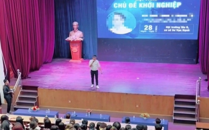 Diễn giả đi muộn, đưa ra lý lẽ 'học đại học cũng đi làm thuê' khiến sinh viên phản ứng dữ dội Ảnh 2
