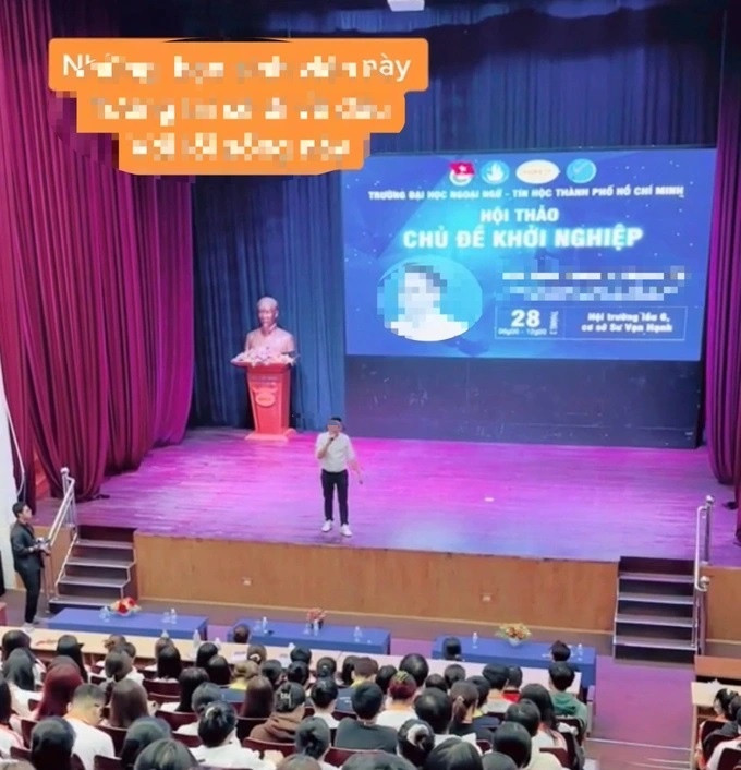  Diễn giả đi muộn, đưa ra lý lẽ 'học đại học cũng đi làm thuê' khiến sinh viên phản ứng dữ dội Ảnh 2