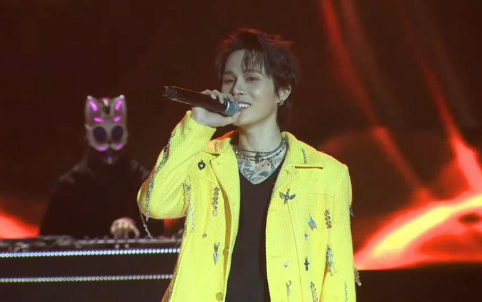 'Choáng' trước màn hòa giọng đều tăm tắp của Jack và người hâm mộ Ảnh 2