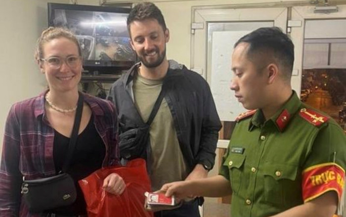 Nhặt được chiếc ví của cô gái Thụy Sỹ, người dân liền làm điều đáng khen ngợi Ảnh 2