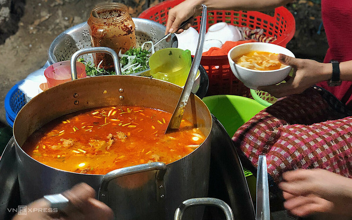 Khám phá 'gia phả' họ bánh canh Huế - tưởng lạ mà quen với hương vị ngon khó cưỡng Ảnh 2