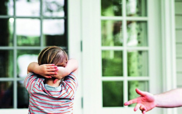 Bác sĩ cảnh báo căn bệnh lạ ở trẻ em, trẻ có hành động tự gây hại cho mình và co giật toàn thân Ảnh 2