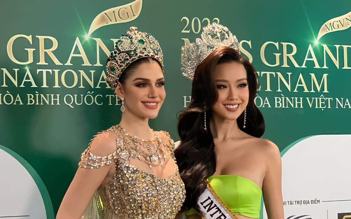 Thảm đỏ Miss Grand VN: Bảo Ngọc 'lấn át' chiều cao khi đứng cùng Hoa hậu đẹp nhất thế giới Ảnh 2