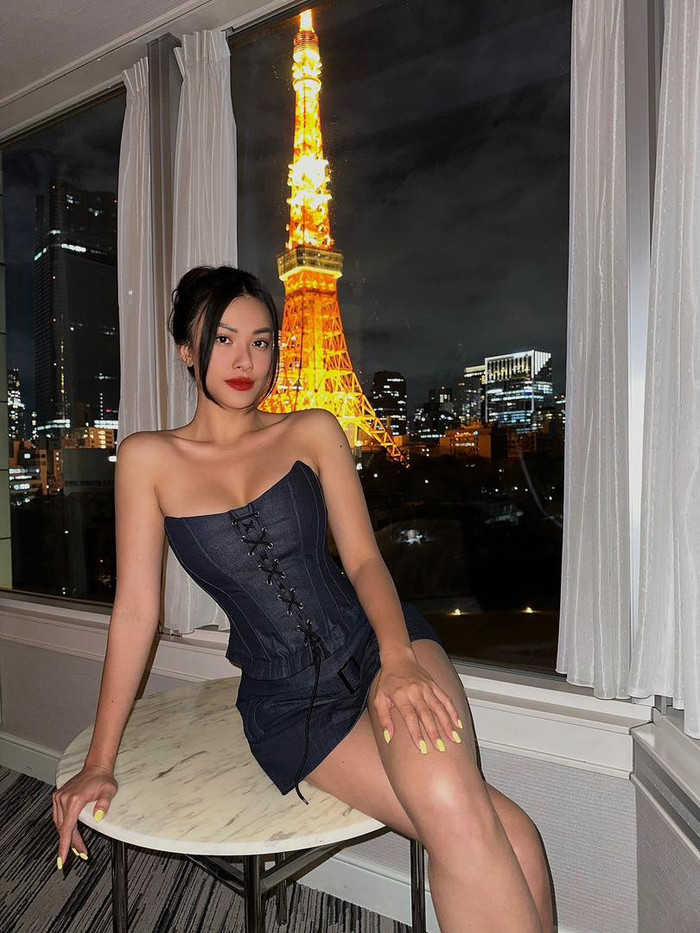 Kim Duyên đã khoe những bức ảnh sang chảnh khi vi vu bên trời Tây.