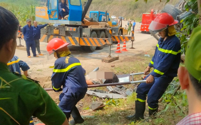 4 người tử vong thương tâm sau vụ xe tải chở dưa lật vào vách núi, hiện trường đau lòng gây ám ảnh Ảnh 2