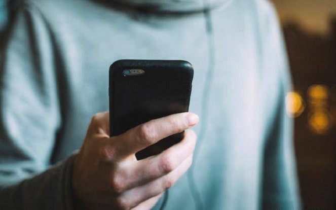 Nhắn tin vào số điện thoại của người cha đã mất từ 3 năm trước, chàng trai bật khóc trước lời hồi âm Ảnh 2