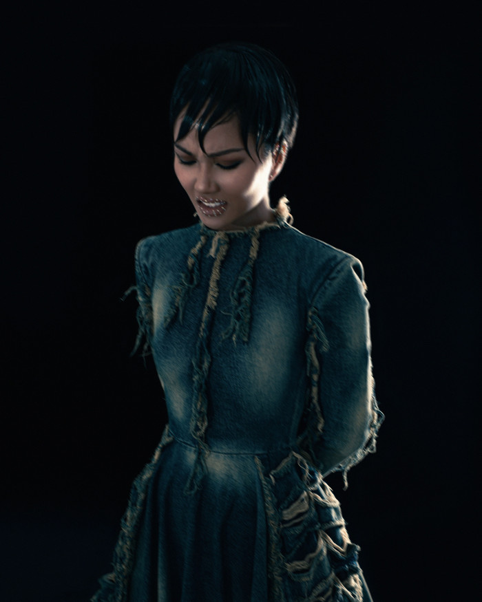 Sang layout thứ 2, Hoa hậu H'Hen Niê nhấn mạnh vào cảm xúc qua biểu cảm trên gương mặt. Thiết kế jeans độc đáo và đá đính trên môi, tai nhằm khắc họa câu chuyện về sự bứt phá, vượt qua những ranh giới rào cản của người phụ nữ trong thời đại mới. 