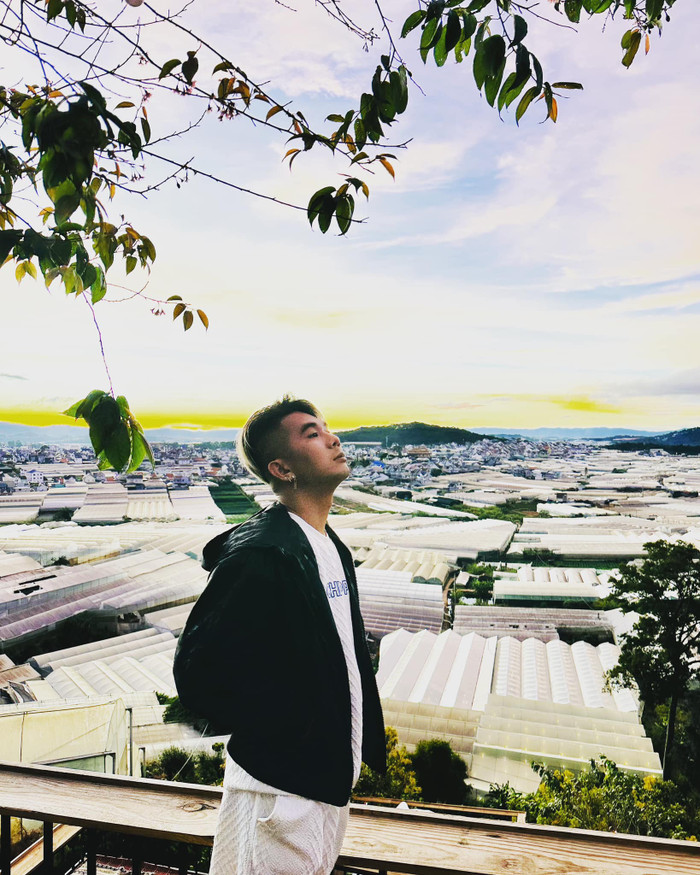 Ca nhạc sĩ Khánh Đơn vướng tin đồn gồng gánh hết nổi, đến mức phải bán nhà.