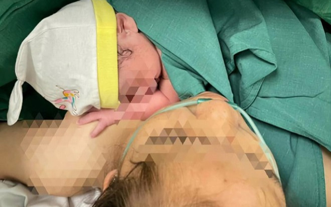 Thiếu nữ 15 tuổi sinh con nặng 2,7kg Ảnh 2