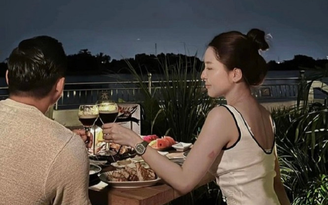 Hotgirl Trâm Anh khoe ảnh người thương giấu mặt nhưng vấp phải nhiều bình luận phản cảm vì chuyện quá khứ Ảnh 2