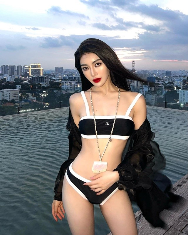 Sau vụ việc này, các thông tin liên quan đến Linh Trương được cư dân mạng 'đào lại' khá nhiều. Trong đó, nhan sắc ngày ấy - bây giờ của Linh Trương cũng là một trong những chi tiết nhận được rất nhiều sự quan tâm