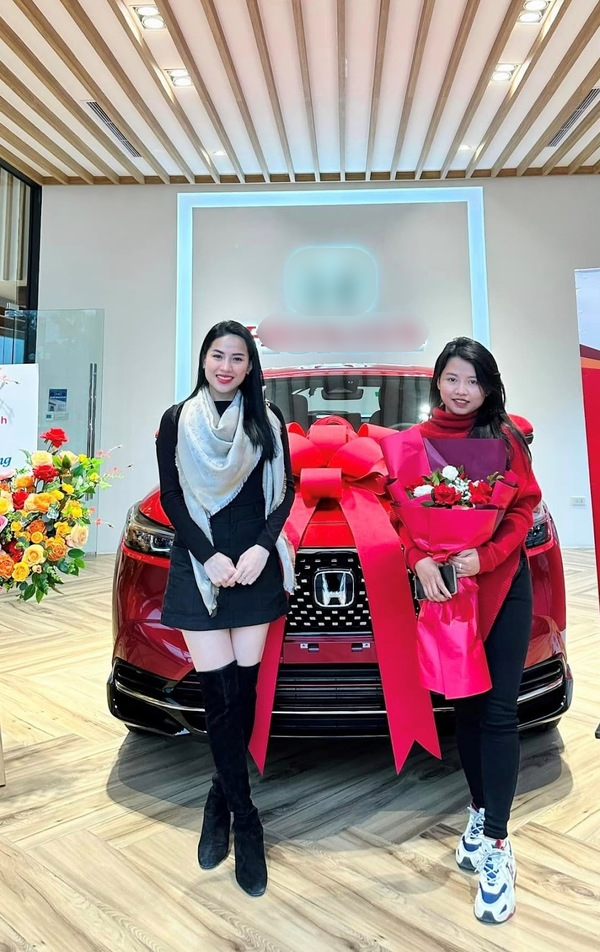  Võ Hà Linh: Từ phòng trọ 10m2 mở công ty riêng, bán sạch hàng 3 nhà máy chỉ 1 giờ nhưng vẫn gây tranh cãi Ảnh 3