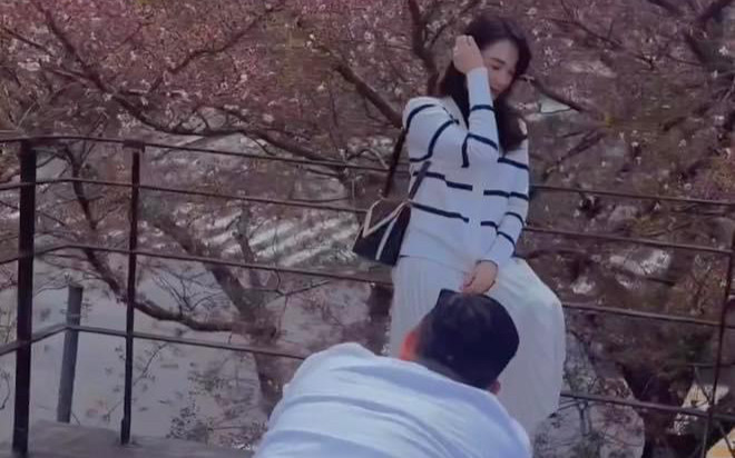 Hậu trường ông xã Minh Hằng 'căn 7749 góc' chụp ảnh cho vợ, không khác gì nhiếp ảnh gia chuyên nghiệp Ảnh 2