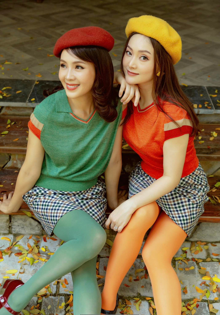 Những tông màu sáng không hề làm khó Hồng Diễm và Lan Phương