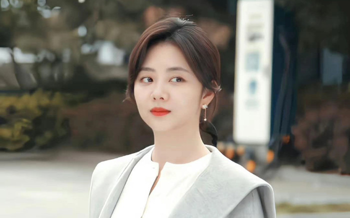 Bất ngờ với quá khứ của Đàm Tùng Vận: Mạnh mẽ vượt qua nỗi đau mất mẹ, mất 7 năm để nổi tiếng Ảnh 2