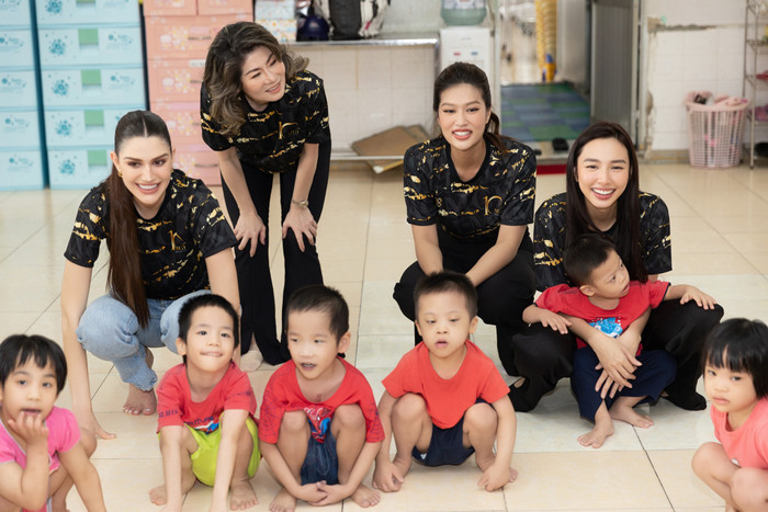  Thuỳ Tiên diện outfit đơn giản khoe body 'chặt chém', hội chị em ganh tị lắm đây! Ảnh 5
