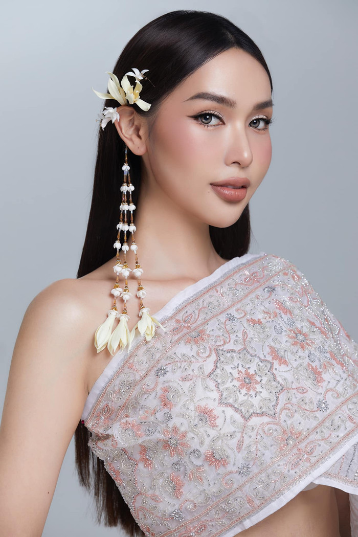  Mỹm Trần đẹp chuẩn con gái Thái: Bê nguyên outfit này nối gót Trân Đài cũng ổn áp chứ? Ảnh 2
