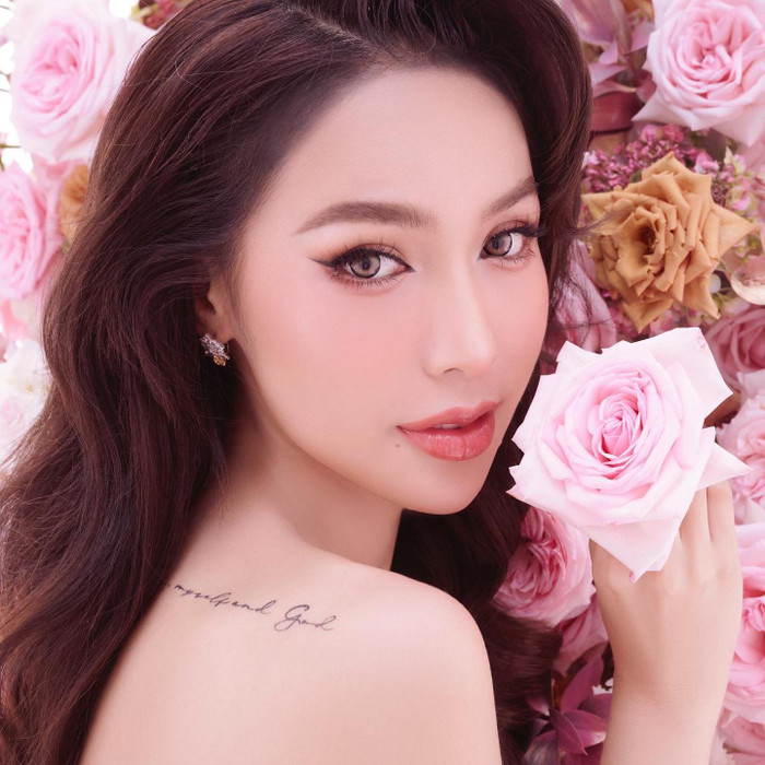 Mỹm Trần đẹp chuẩn con gái Thái: Bê nguyên outfit này nối gót Trân Đài cũng ổn áp chứ? Ảnh 1