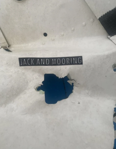 Hình ảnh máy bay trực thăng rơi được trục vớt từ hiện trường Ảnh 2