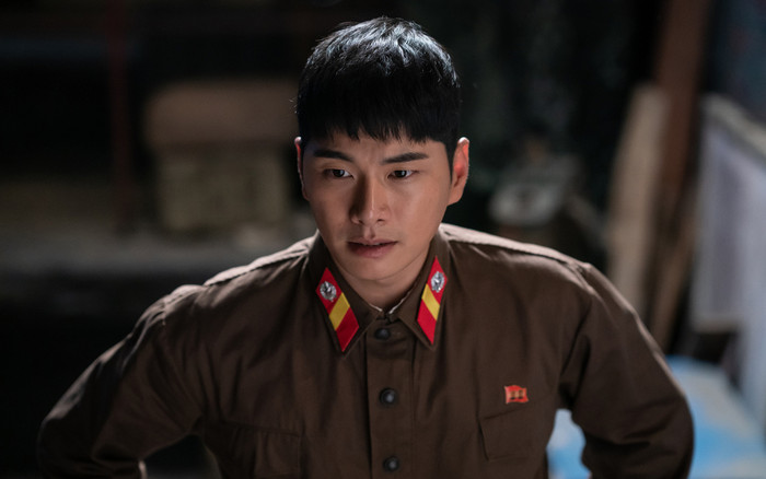 Nam thần Bỗng Dưng Trúng Số tái xuất trong phim hài Đầu Gấu Đụng Đầu Đất Ảnh 2