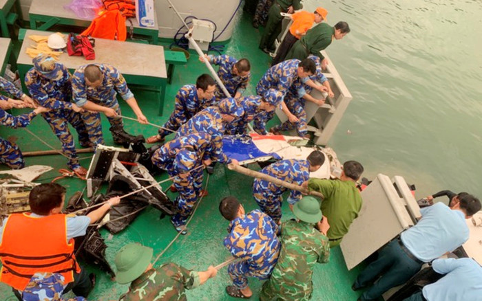 Đã tìm thấy hộp đen của máy bay trực thăng rơi trong lúc du lịch ngắm cảnh ở Hải Phòng Ảnh 2