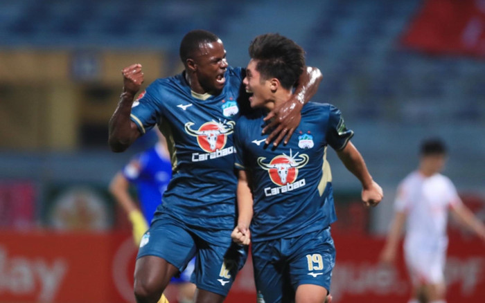 Tiền đạo Quốc Việt ghi bàn giúp HAGL thắng đậm Viettel ngay tại Hàng Đẫy Ảnh 2