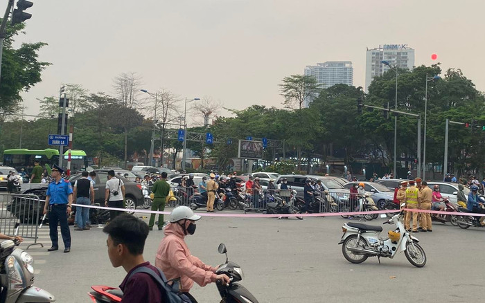 Tài xế ô tô tông 17 xe máy giữa phố Hà Nội kể lại khoảnh khắc kinh hoàng trước khi lao vào dòng người Ảnh 2