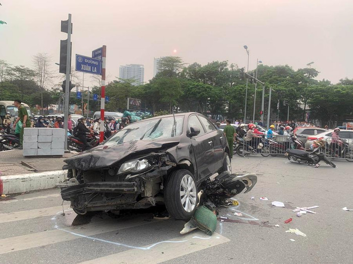  Phản ứng gây chú ý của vợ tài xế 'ô tô điên' tông 17 xe máy giữa phố Hà Nội trước khoảnh khắc kinh hoàng Ảnh 1
