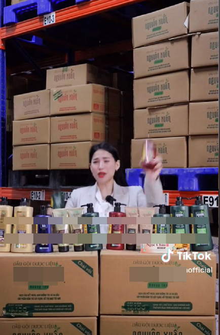  Toàn cảnh màn đấu tố giữa 'chiến thần' Võ Hà Linh và doanh nhân Vũ Diệu Thúy Ảnh 1