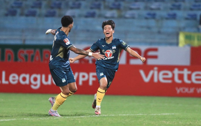 Quốc Việt được thưởng nóng cho bàn thắng đầu tiên ở V.League và nước mắt hạnh phúc Ảnh 2