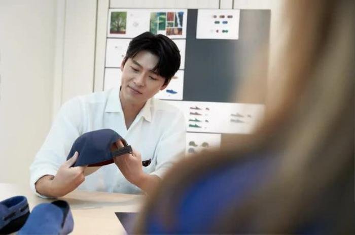 Bố 1 con Hyun Bin trở lại với ngoại hình cực phẩm sau khi cho bay màu bộ râu già chát - Ảnh 4.