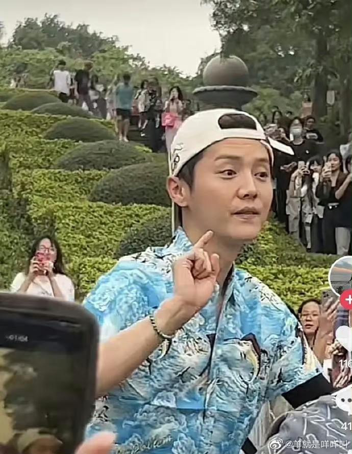  Lộ video cận cảnh nhan sắc của Lộc Hàm qua camera thường: Visual nam thần ngày nào còn đâu? Ảnh 2