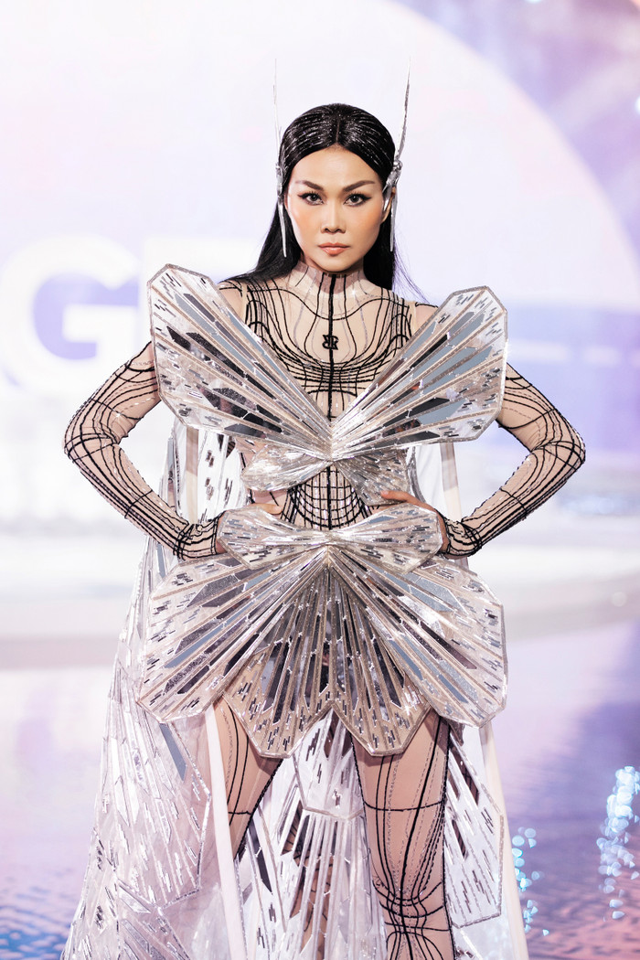  'Hào quang vedette' thuộc về Thanh Hằng khi diễn chung show với Tiểu Vy, Bảo Ngọc Ảnh 4