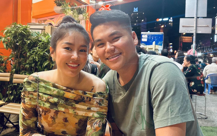 Lê Phương xúc động, bất ngờ trước món quà kỉ niệm đầy đặc biệt của ông xã Ảnh 2