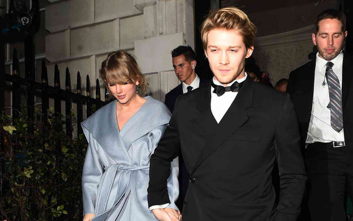 Nữ ca sĩ nổi tiếng chia tay bạn trai kém tuổi sau 6 năm hẹn hò Ảnh 2