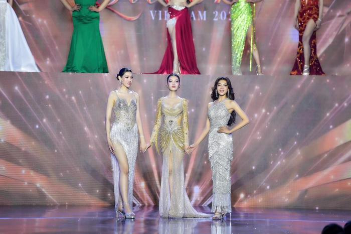 Dịu Thảo chơi 'hệ tâm linh' như Miss Universe 2021 Harnaaz Sandhu: Thể hiện sự biết ơn trước vương miện Ảnh 1