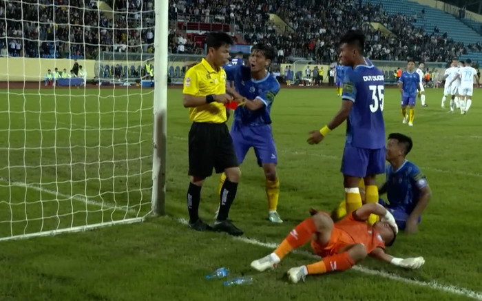 Chuyện trọng tài Trương Hồng Vũ: Như một trò hề, hay nỗi đau của bóng đá Việt Nam? Ảnh 2